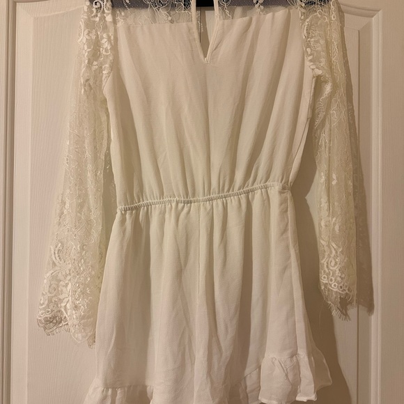 White Romper 💕 - Picture 2 of 3